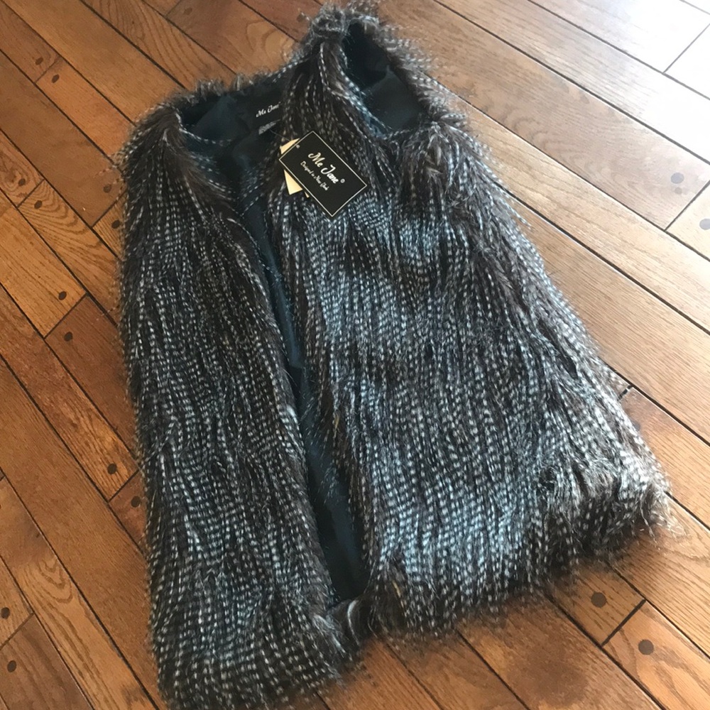 🆕 faux fur vest 🧥